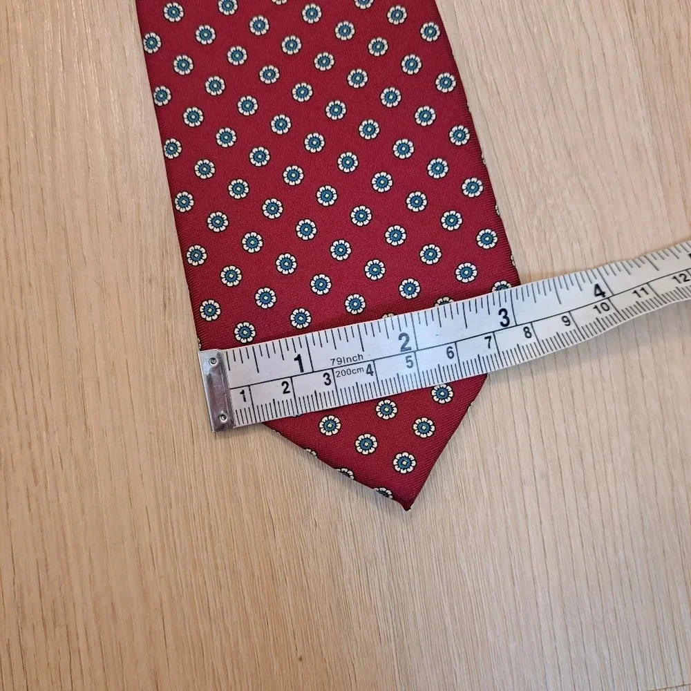 DELLACROCE Red White Mini Flower 100% Silk Quality Made In‎ USA Medium Width Tie